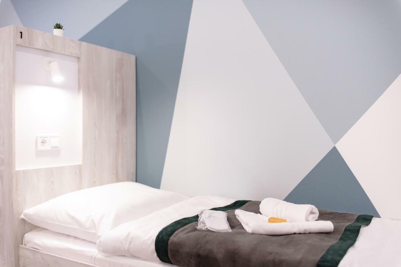 Is'Land Hostel Ужгород Экстерьер фото