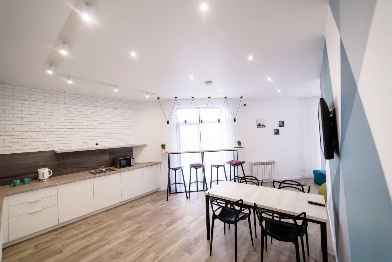 Is'Land Hostel Ужгород Экстерьер фото